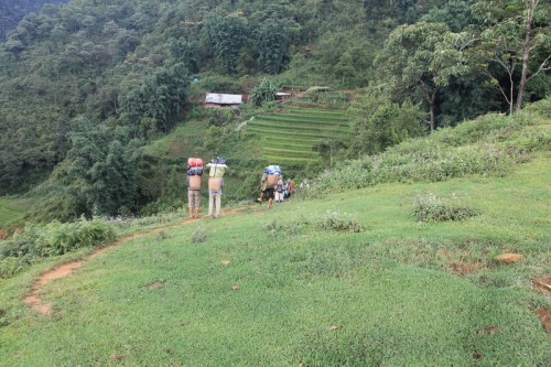 carry food and camping for conqure Fansipan peak