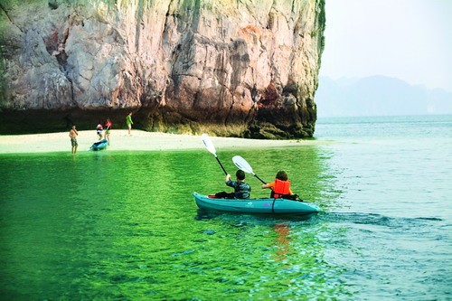 Most wanted activity in Halong Bay (1)