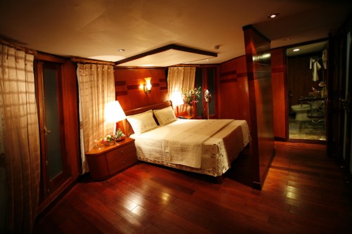 Emotion cruise room
