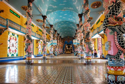 Cao Dai Temple 3
