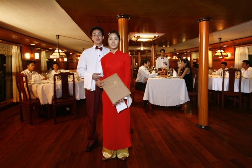 Receptionists on emotion cruise
