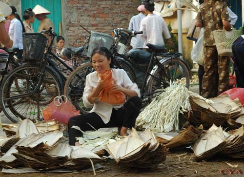 Chuong conical hat village