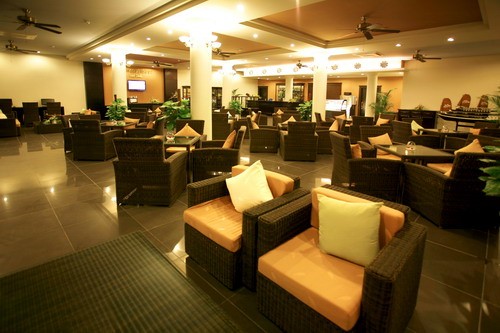 Paradise Caf?? - Largest waiting executive lounge in Halong B