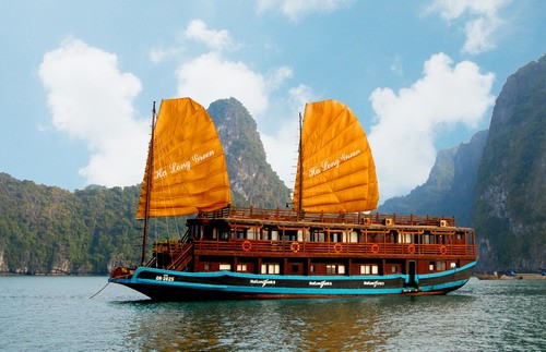 Hai Long Junk Halong bay